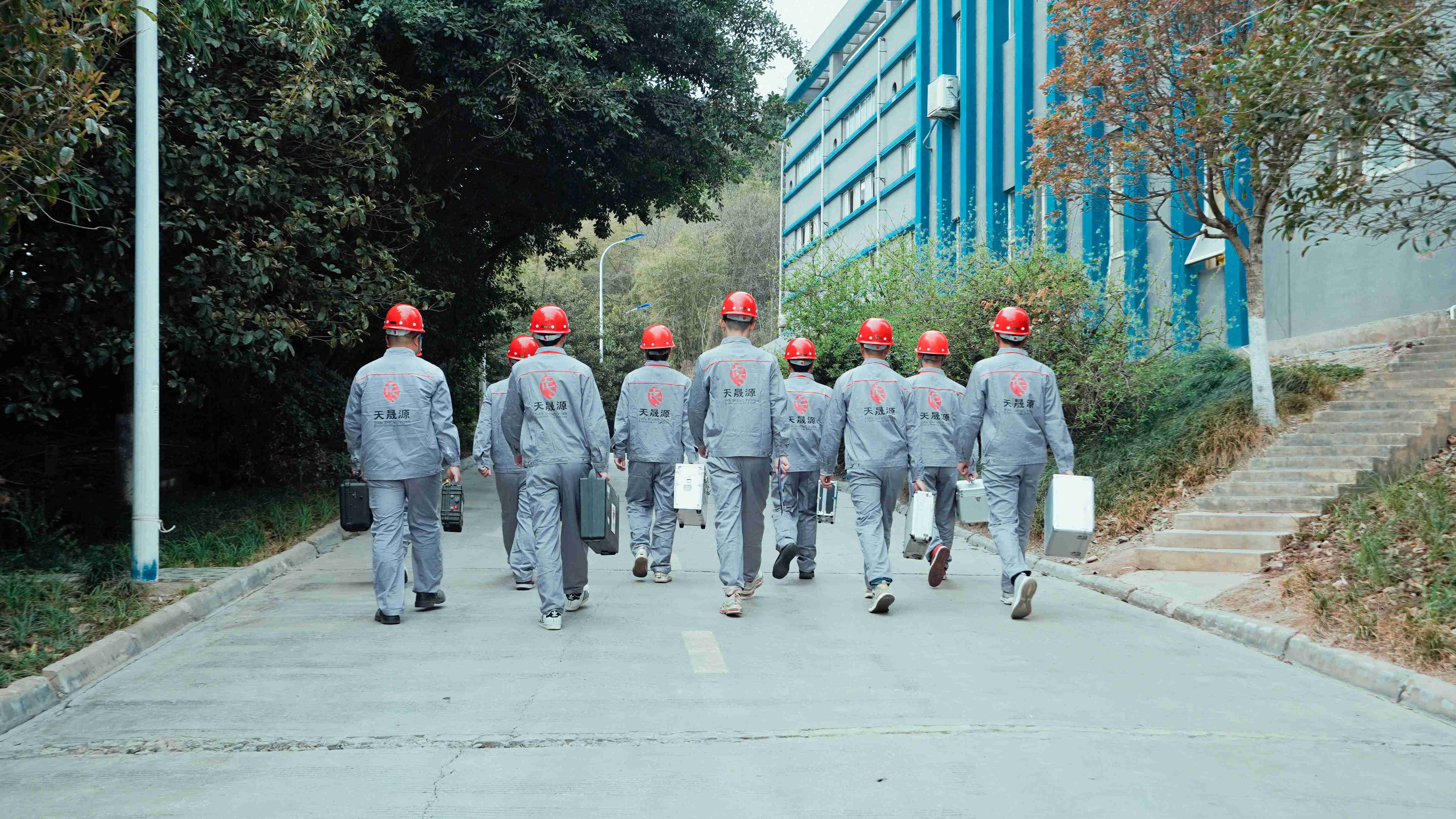 奮戰(zhàn)五一︱青年力量樹榜樣，敢為先鋒立模范